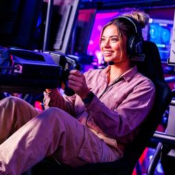 Persoon speelt de F1 Race Experience