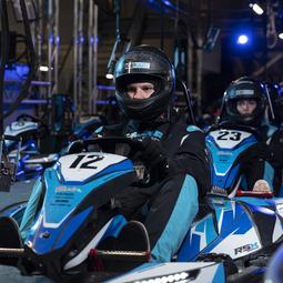 Mensen in een icekart