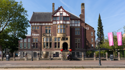 Buitenkant gebouw Moco Amsterdam
