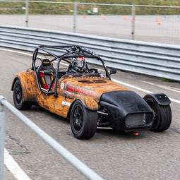 Een Westfield Cup Racer op het circuit